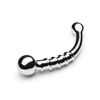 The Le Wand Stainless Steel Bow by Le Wand is a shiny, curved wand with a smooth surface and rounded ends, featuring grooved sections for dual-ended delight and ideal for temperature play.