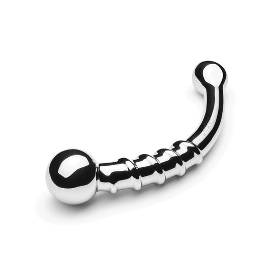 The Le Wand Stainless Steel Bow by Le Wand is a shiny, curved wand with a smooth surface and rounded ends, featuring grooved sections for dual-ended delight and ideal for temperature play.